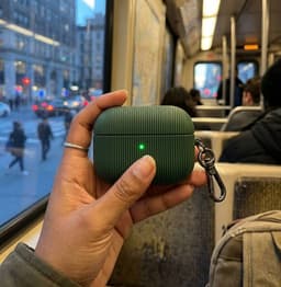 Luxe geribd hoesje voor oordopjes – Vertical Stripe design met sleutelhaak, geschikt voor AirPods Pro 3 (Groen) — thumbnail 4