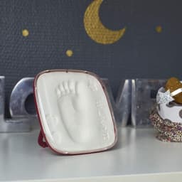 Gedenkdoos Met Gipsafdrukset Voor Hand- Of Voetafdruk Baby — thumbnail 2