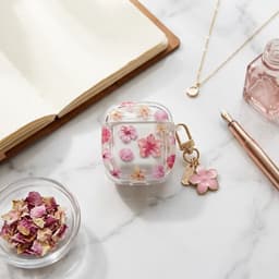 Transparant roze hoesje voor oordopjes dames met bloemen patroon en decoratieve hanger geschikt voor AirPods 4 met ronde vorm en goudkleurige clip — thumbnail 3