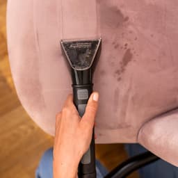 Kärcher SE 2 Spot Pure Tapijtreiniger - Vlekkenreiniger - 1,5l / 0,8l - Spotcleaner voor o.a. autostoelen - bureaustoelen - banken - vloerkleden - baby-en kinderstoelen en andere stoffen ondergronden — thumbnail 5