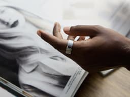 ULTRAHUMAN Ring AIR – Smart Ring | Geen maandabonnement | Bepaal eerst de juiste maat met de Sizing Kit | Slaaptracker - Hartslagmeter - Fitnesstracker – Air Silver – Size 9 — thumbnail 5