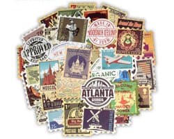 50 Retro Stempel / Postzegel Stickers – Celvar – Waterdicht & UV Bestendig – 50 Verschillende Stickers – Hoge Kwaliteit PVC Stickers – 50 Coole Retro / Vintage Stickers Stempel Mix - Voor Laptop, Telefoon, Skateboard, Koelkast, Koffer, Douche etc.