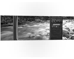 PVC Schuimplaat- Oude Vintage Televisie met Doorkijk op Rivier (Zwart-wit) - 120x40 cm Foto op PVC Schuimplaat