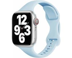 By Qubix - Geschikt voor Apple Watch bandje - Siliconen sportbandje Slim Fit - Lichtblauw - Geschikt voor Apple Watch 44mm / 45mm / 46mm / 49mm (Ultra 1,2 en 3) - Smartwatch bandje - siliconen sport bandje - smartwatchbandje