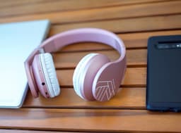 PowerLocus P1 Bluetooth Koptelefoon – Draadloos – Over Ear – Met Microfoon – Inklapbaar - incl. Hoes – Rose Gold (PL Line Collectie) — thumbnail 3