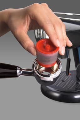 Illy X7.1 rood 15 Bar en stalen watertank — thumbnail 2