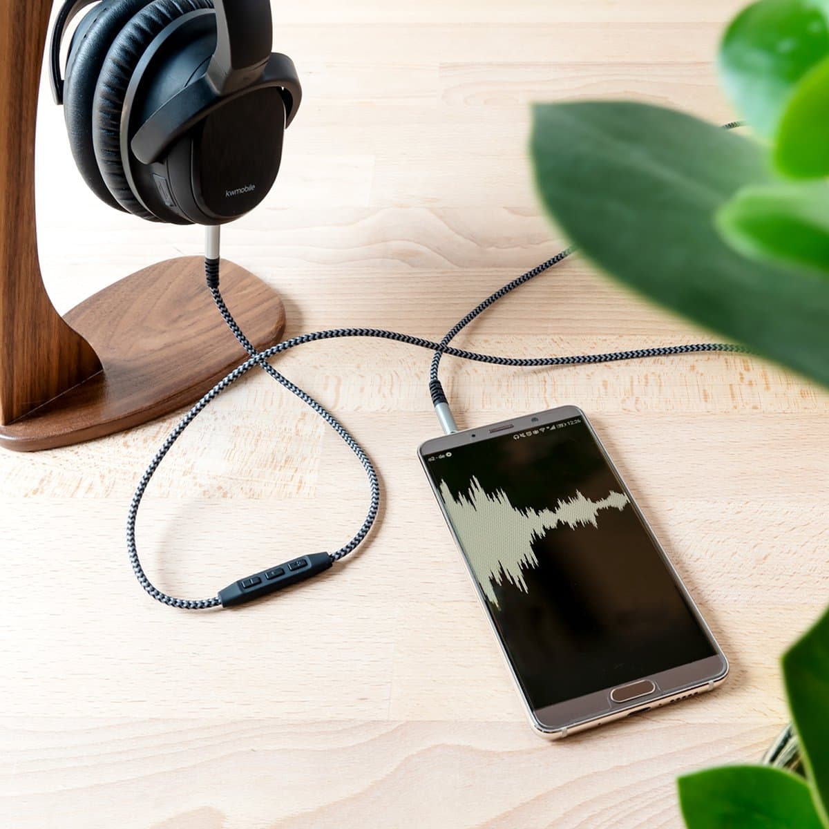 kwmobile koptelefoonkabel geschikt voor Beats Studio 3 / Solo 3 / Solo2 / Studio 2 / Studio 1 / Mixr - Reservekabel 150 cm - Met microfoon en volumeregelaar - 3,5 mm aansluiting — afbeelding 1