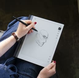 reMarkable® 2 met Marker PLUS en draaibare Grijze hoes met penhouder — thumbnail 8