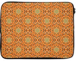 Laptophoes 17 inch - Oranje - Mandala - Design - Bohemian - Vintage - Laptop sleeve - Binnenmaat 41x28 cm - Zwarte achterkant