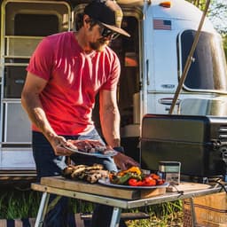 Traeger Ranger Pellet Grill - Draagbare pellet barbecue - Houtgestookte BBQ - Tot 230°C - Inclusief gietijzeren bakplaat en vleesthermometer — thumbnail 3