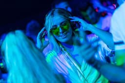 Silent Disco Compleet - Set met 16 koptelefoons, 1 zender en laadsysteem — thumbnail 2