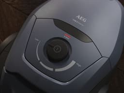 AEG VX83-2DB - Stofzuiger met stofzak - Zeer stille stofzuiger met 64 dB- HEPA filtratie - Stilste stofzuiger in zijn klasse - 12m actieradius - Sterke zuigkracht - Vacuum cleaner - Denim Blauw - 64 dB — thumbnail 9