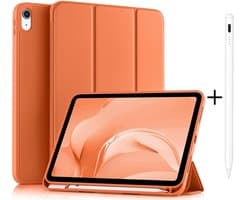 Casemania Stylus en Hoes Geschikt voor Apple iPad 2025 (A16) - Oranje - Universeel Stylus Pen - Smart Cover met Pencil Slot Uitsparing