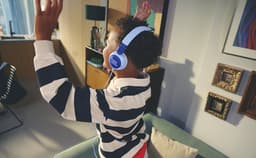 JBL JR 320 - Kinderkoptelefoon - Bedrade Koptelefoon Kind - 85 dB Veilig Volume - On-ear - Met Microfoon - 3.5 mm Jack - Voor School & Tablet - Blauw — thumbnail 3