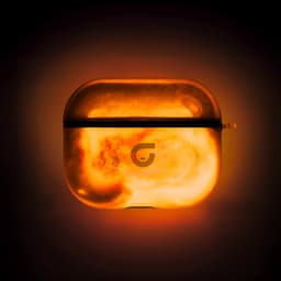 GlowsandGuards - Airpods pro hoesje - Glow in the dark - Inclusief UV lampje om op te lichten - AirPods pro case - Hét satisfying AirPods hoesje - AirPods Pro - Oranje — thumbnail 1