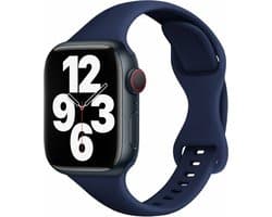 By Qubix - Geschikt voor Apple Watch bandje - Siliconen sportbandje Slim Fit - Donkerblauw - Geschikt voor Apple Watch 44mm / 45mm / 46mm / 49mm (Ultra 1,2 en 3) - Smartwatch bandje - siliconen sport bandje - smartwatchbandje