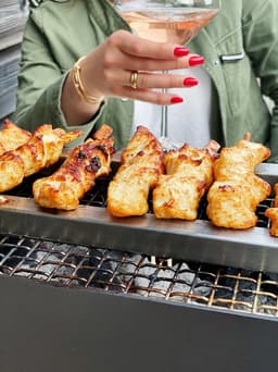 Ferro Duro - The Roast - BBQ - tafel bbq - metaal - houtskool bbq- bbq accesoires - tafel grill - vaderdag cadeau — thumbnail 2