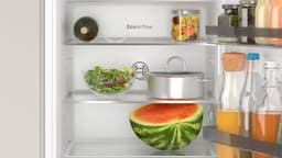 Bosch KIL32VFE0 - Serie 4 -Inbouw koelkast met vriesvak 102.1 x 54.1 cm - Vlakscharnier -Multi Box XXL: een extra ruime lade voor groente en fruit - Led verlichting - SuperKoelen koelt nieuwe etenswaren in de koelkast sneller — thumbnail 8