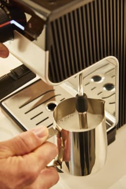 Krups Authentic+ C40 XP384G - Pistonmachine - Inclusief Melkopschuimer - Stijlvol Design - Compact - Geschikt voor Espresso en Latte — thumbnail 4