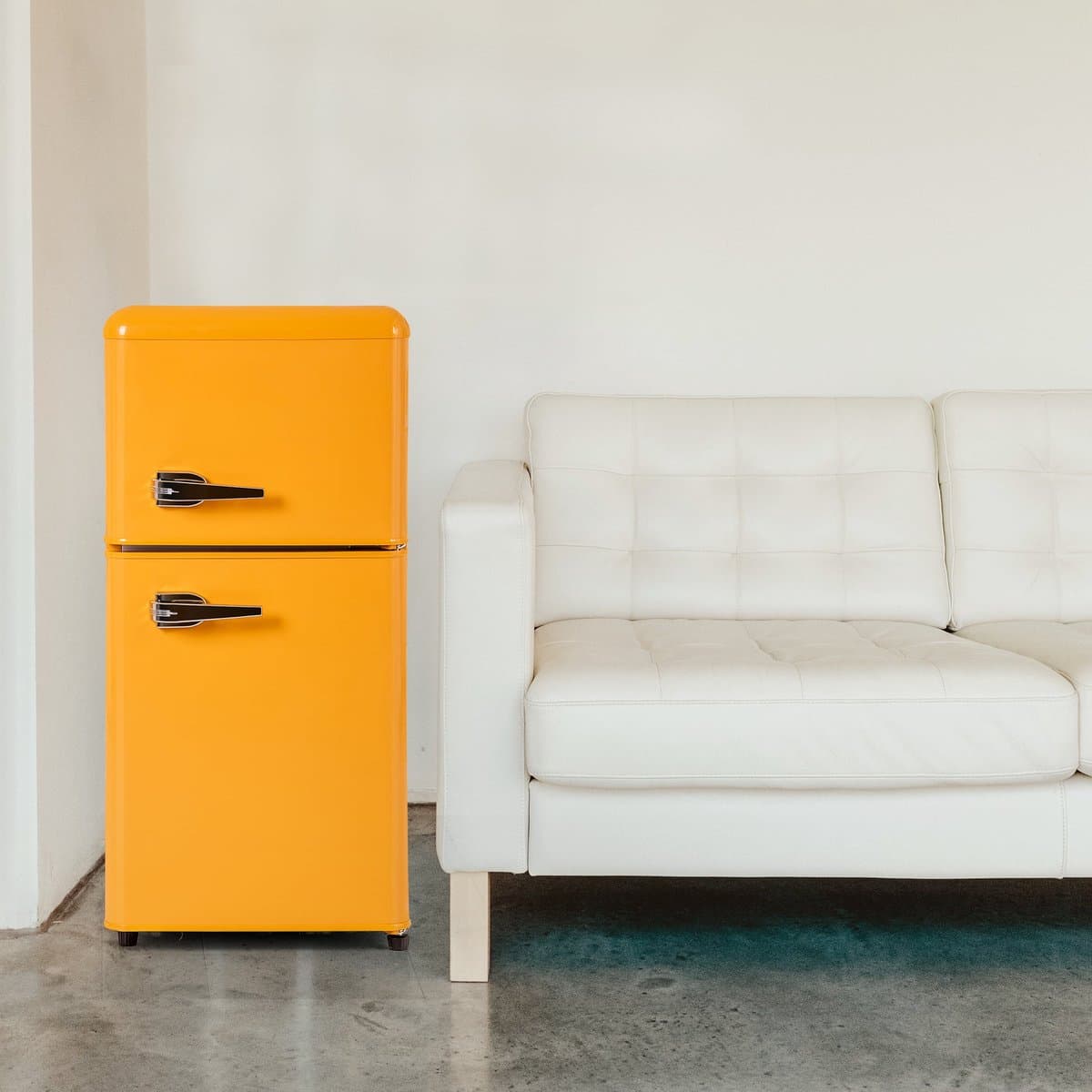 Merax Retro Mini Koelkast Koel-vriescombinatie met 60L Inhoud - 38L Koeling en 22L Vriesvak - 7 Temperatuurinstellingen - LED-Verlichting - Energieklasse E - Geel — afbeelding 1