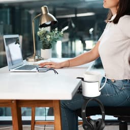 StayPowered 2-in-1 Hoofdtelefoon & Bekerhouder - Houd Je Bureau Georganiseerd - Eenvoudige Installatie - Antislip Design - Wit - Levering Sneller dan Aangegeven! — thumbnail 5