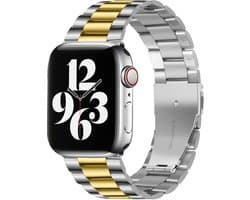 By Qubix Stalen schakelband - Zilver met goud - Geschikt voor Apple Watch 42 - 44 - 45 - Ultra - 49mm - Compatible Apple watch bandje - smartwatch