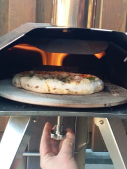 Qubestove 2 in 1 pizza oven op houtpellets, draagbaar voorzien van 12,6" roterende steen — thumbnail 3