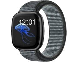 Strap-it nylon smartwatch bandje geschikt voor Fitbit Sense / Versa 3 (grijs & groen) – ademend, lichtgewicht en verstelbaar – vervangende polsband voor Fitbit smartwatch