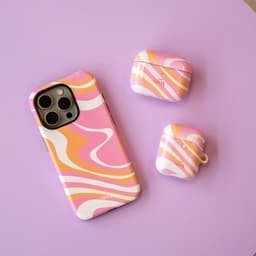 xoxo Wildhearts hoesje geschikt voor AirPods 4 - Chasing Sunsets - Ook als telefoonhoesje verkrijgbaar - schokbestendige case - koptelefoonhoesje - Glimmende afwerking - Beschermhoes met golvende print - golven - Beige - Oranje - Roze — thumbnail 4
