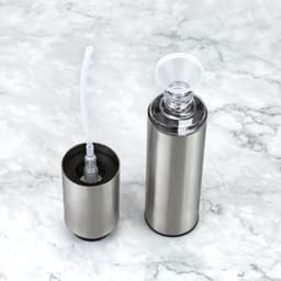 Flow Goods Olijfolie Sprayer – Luxe Sprayer met Trechter – Olie Spray - Navulbare Olijfolie Verstuiver – 100 ML – Cooking Spray – BBQ Accesoires – Airfryer — thumbnail 8