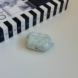 xoxo Wildhearts hoesje geschikt voor AirPods Pro 2 - Pretty Pistache - Glossy - Ook als telefoonhoesje verkrijgbaar - schokbestendige case - koptelefoon hoesje - Glimmend - Beschermhoes met golvende blokjes - Golven - Groen — thumbnail 2