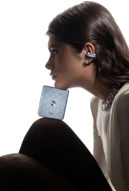 motorola razr 60 + moto buds Loop - met Crystals by Swarovski — thumbnail 2