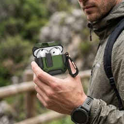 Groen hoesje voor oordopjes met cleaning kit – robuuste shockproof beschermhoes geschikt voor AirPods 4 met clip en carbon look details — thumbnail 4