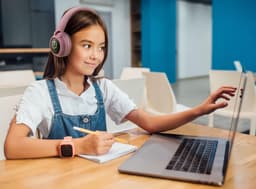 PowerLocus Buddy Draadloze On-Ear Koptelefoon voor Kinderen, LED lampjes, 85db Limiet, met Microfoon, Micro SD poort - Roze — thumbnail 9