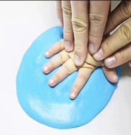 Baby hand- & voetafdruk klei – Blauw – 20g zachte fluffy klei – DIY gipsafdruk – Voor baby’s én huisdieren – Pootafdruk hond/kat – Lichtgewicht & herbruikbaar – 10×7 cm verpakking — thumbnail 2