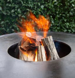 WELDED BARREL 800 Barbecue Vuurschaal - bbq cortenstaal - houtgestookt - standaard met wielen, aslade, stookrooster - regelbare luchttoevoer onder in vuurschaal waardoor veel minder last van rook — thumbnail 3