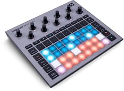 Novation Circuit Rhythm - Standalone Groovebox Sampler - 8 Sample Tracks - 32-Step Sequencer - Bluetooth - Batterij — thumbnail 2