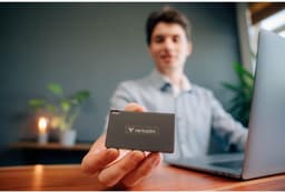 Externe SSD - Mini Opslag - Snelle Data Transfer - Robuuste Metalen Behuizing - 1TB Capaciteit - Zwart — thumbnail 4