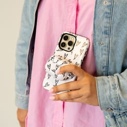 xoxo Wildhearts hoesje geschikt voor AirPods 4 - All Yours - Ook als telefoonhoesje verkrijgbaar - schokbestendige case - koptelefoonhoesje - Glimmende afwerking - Beschermhoes met hartjesprint - hartjes - Beige - Zwart — thumbnail 4