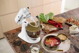 Een fijne mixer geschikt voor middelgrote KitchenAid staande mixers (met kantelbare kop, inhoud 4,5-5 liter). — thumbnail 2