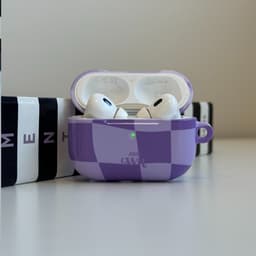 xoxo Wildhearts hoesje geschikt voor AirPods 1 / 2 - Violet Vibes - Glossy - Ook als telefoonhoesje verkrijgbaar - schokbestendige case - koptelefoon hoesje - Glimmend - Beschermhoes met golvende blokjes - Golven - Paars — thumbnail 2