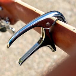 Universele Gitaar Capo - Metallic Zilver - Capo Gitaar - Capo Akoestische / Klassieke / Elektrische gitaar — thumbnail 3