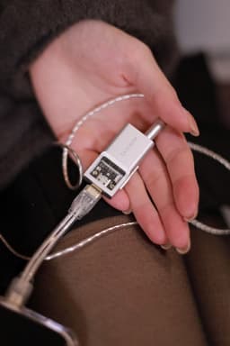 Kleine HiFi Oorversterker met 3.5mm & 4.4mm Output - Draagbare Decodering — thumbnail 2