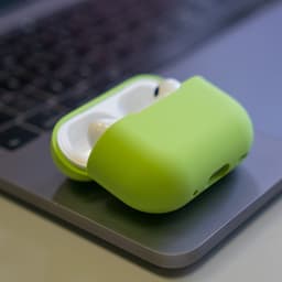 Hoesje voor de AirPods Pro 3 in de kleur Donker Groen - TCH - Beschermhoes - Siliconen - Case - Soft case — thumbnail 4