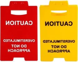 2 Stuks Grappige Mini Waarschuwingsborden van Acryl voor Overstimulatie - Houd Buiten voor Kantoor, Slaapkamer en Studiekamer (Geel, Rood)