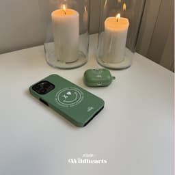 xoxo Wildhearts hoesje geschikt voor Airpods Pro 1 / Pro 2 - Kindness is Key - Ook als telefoonhoesje verkrijgbaar - schokbestendige case geschikt voor Airpod Pro (2) - koptelefoon case - Hoesje met smiley face - emoji - groen — thumbnail 2