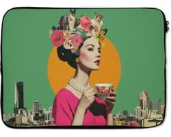 Laptophoes 14 inch - Retro - Vrouw - Stad - Zon - Laptop sleeve - Binnenmaat 33x23 cm - Zwarte achterkant