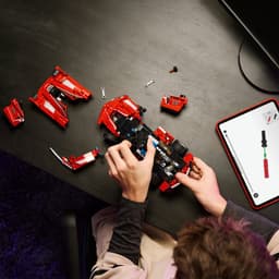 LEGO Technic - Ferrari FXX K Constructiespeelgoed — thumbnail 2