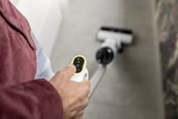 Kärcher FCV 2 vloerreiniger met zuigfunctie - 3-in-1 Xtra!Clean - Looptijd accu: 25 min - Oppervlakteprestatie 110 m² - Schoonwatertank 800 ml - Vuilwatertank 425 ml — thumbnail 2