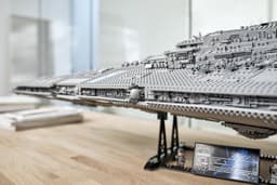 LEGO Star Wars UCS Imperial Star Destroyer - 75252 — thumbnail 3